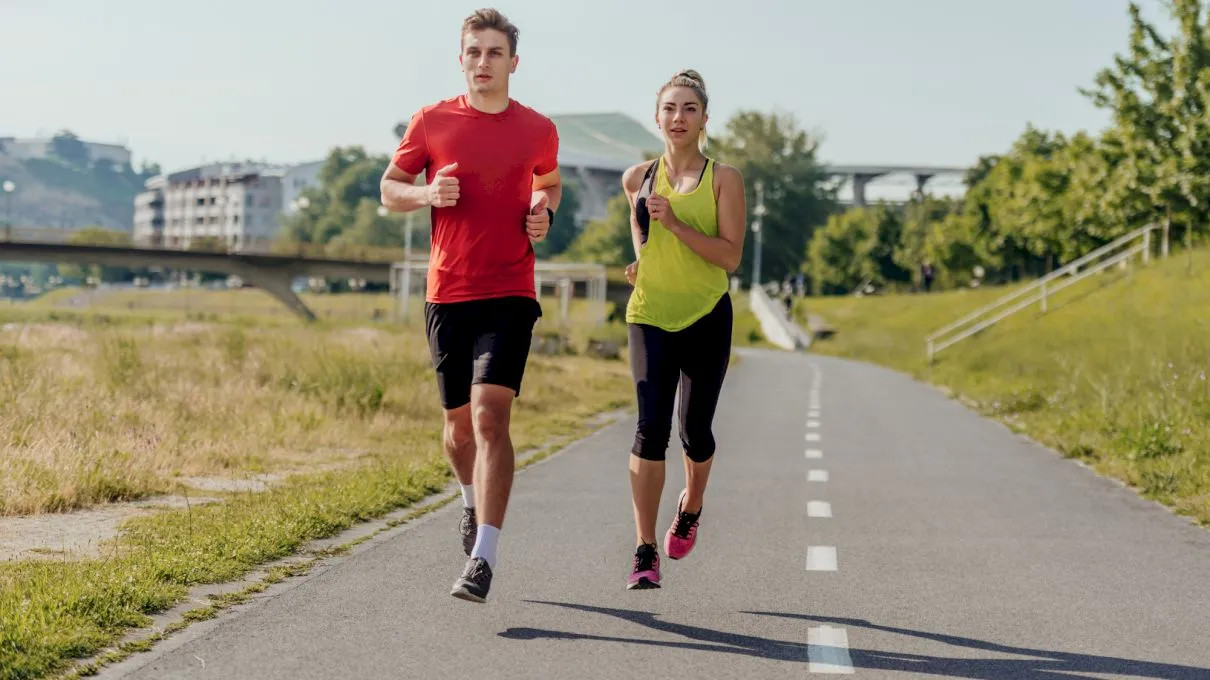 Cât trebuie să alergi pentru a slăbi 1 kilogram?