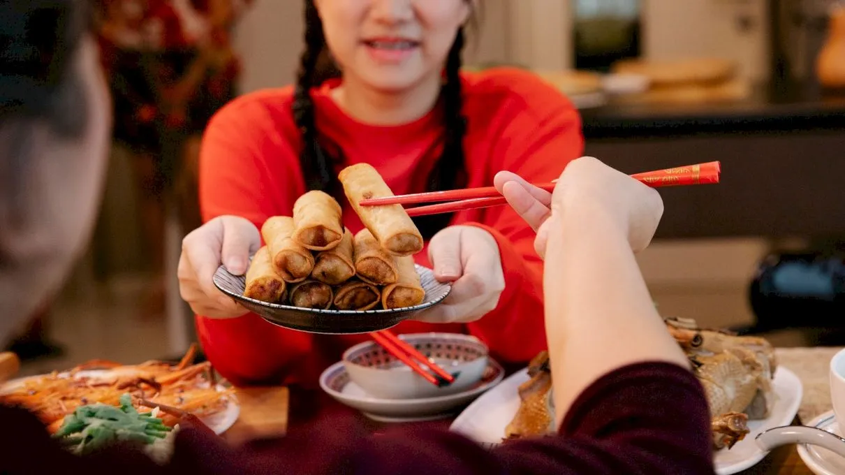De ce chinezii mănâncă cu bețișoare?