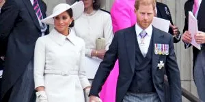 Cu ce gesturi îl atenționează Meghan Markle pe Prințul Harry?
