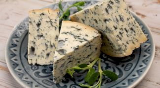 Ce este blue cheese? Chiar este brânza albastră?