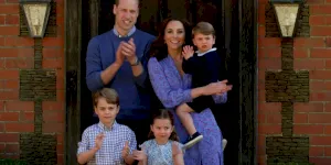 De ce membrii familiei regale britanice se îmbracă mai mereu în culoarea albastră?