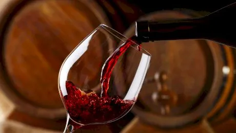Ce vin roșu este indicat să bei vara?
