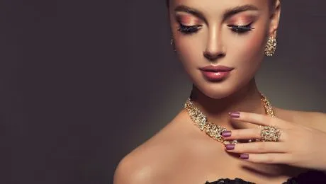 De ce femeile sunt înnebunite după bijuteriile cu diamante?