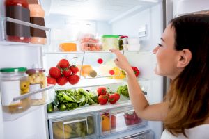 Ce se întâmplă dacă bagi mâncarea fierbinte în frigider?