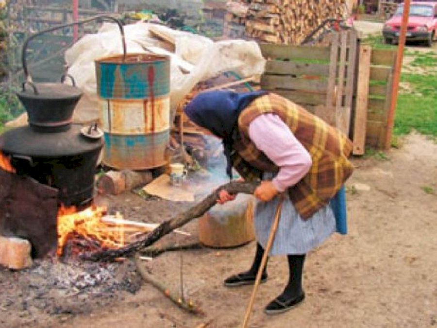 tuica la cazan