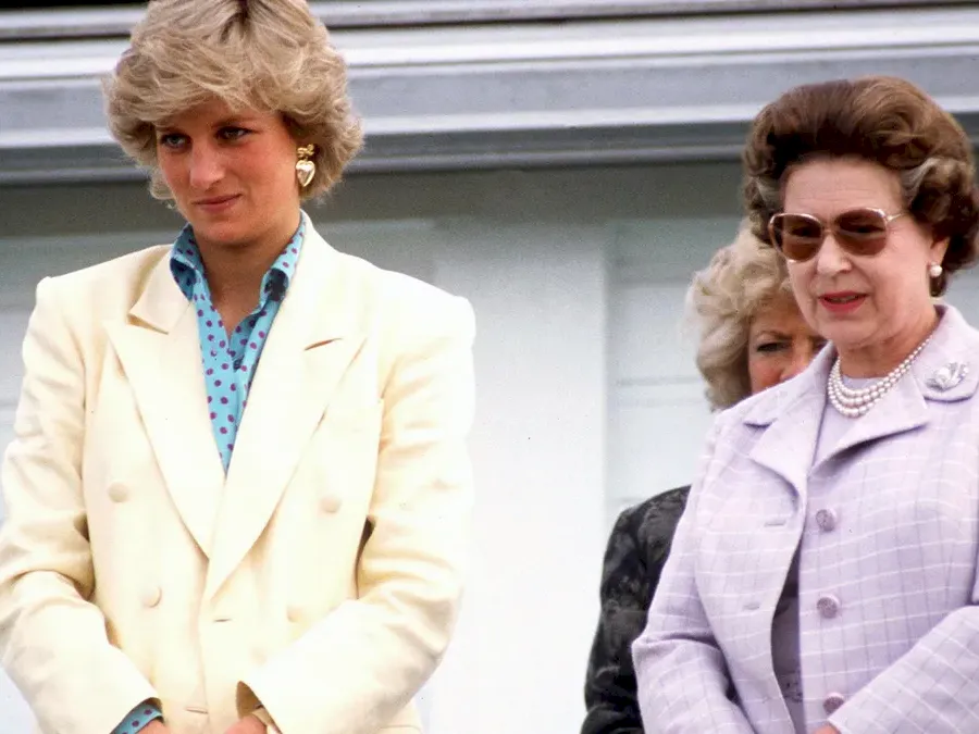 Elisabeta II si printesa Diana