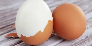 Cât timp pot sta ouăle fierte în frigider fără să se strice?