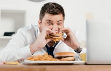 Ce se întâmplă dacă mănânci o săptămână fast food? Dar o lună non-stop?