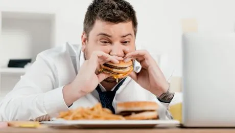 Ce se întâmplă dacă mănânci o săptămână fast food? Dar o lună non-stop?