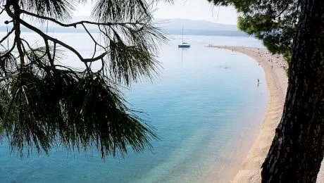 Zlatni Rat, plaja din Croația care își schimbă forma după cum bate vântul. La propriu