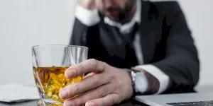 De ce nu este bine să bei alcool înainte de culcare?