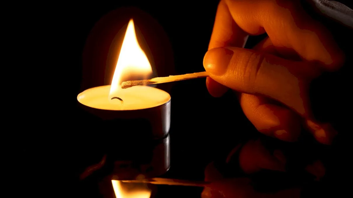 De ce se aprind lumânări pentru persoanele moarte?