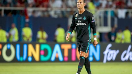 De ce Cristiano Ronaldo poartă numai tricouri cu mâneci lungi?