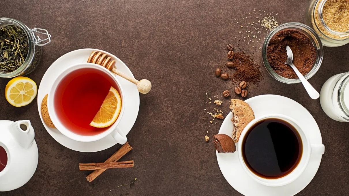Ceai versus cafea, „războiul” lichidelor! Ce este mai sănătos să bei dimineața, ceai sau cafea?