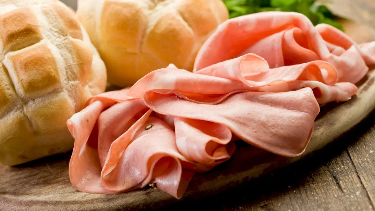 Ce este mortadella? Cum arată mortadella, „parizerul italienilor”?