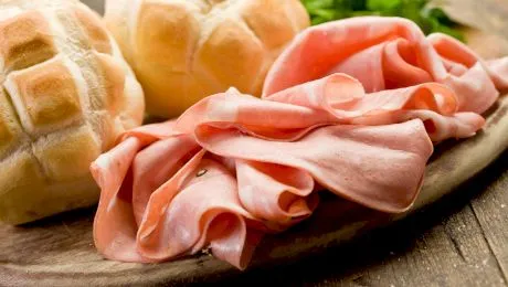 Ce este mortadella? Cum arată mortadella, „parizerul italienilor”?