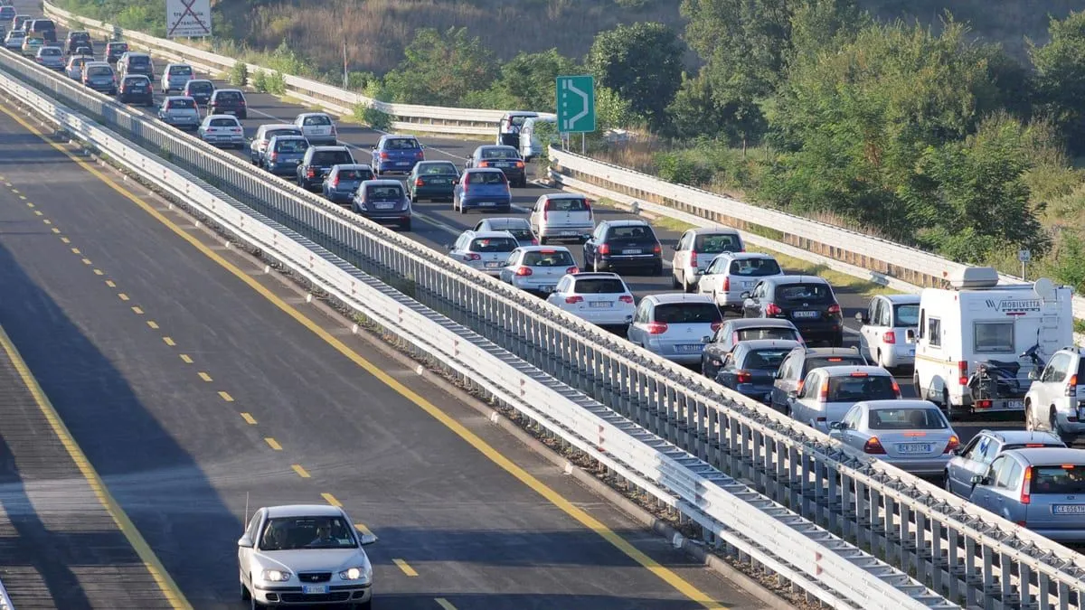 Vrem autostrăzi ca afară, dar suntem pregătiți să le plătim? Cât trebuie să scoți din buzunar pentru un kilometru parcurs pe o autostradă din Italia?