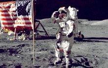 De ce Neil Armstrong a fost primul care a pășit pe lună, deși echipajul era format din trei astronauți?