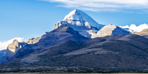 Aproape 7.000 de oameni au ajuns pe vârful Everest (8.848 m). Nimeni nu a escaladat (încă) Muntele Kailash (6.638 m). Care este motivul?