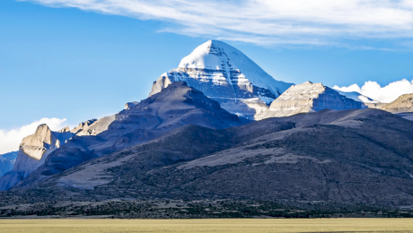 Aproape 7.000 de oameni au ajuns pe vârful Everest (8.848 m). Nimeni nu a escaladat (încă) Muntele Kailash (6.638 m). Care este motivul?