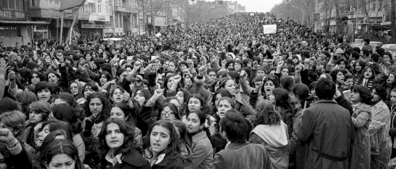 8 martie 1979, ultima zi în Iran fără hijab. Imagini fabuloase!