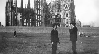 Cine a început construcția Sagradei Familia? Ce spunea Gaudi despre perioada îndelungată necesară finalizării proiectului?