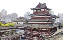 De ce acoperișurile caselor din China, Korea și Japonia sunt curbate în sus?
