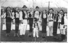 Cine sunt momârlanii, românii care își îngroapă morții în grădinile caselor? Sunt ei urmașii dacilor?