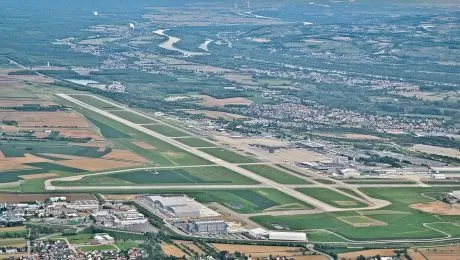 Care este singurul aeroport din Europa condus de două țări? Unii au pus terenul, alții au construit!