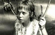 Povestea lui Juliane Koepcke, fata care a supraviețuit 11 zile în junglă după ce s-a prăbușit cu avionul