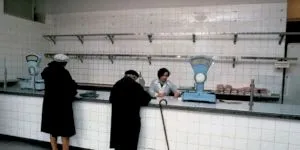 Am putea să trăim în România numai cu produse 100% românești? Nu mai conducem BMW-uri, nu mai vorbim la telefoane mobile și mâncăm pâine cu pâinică