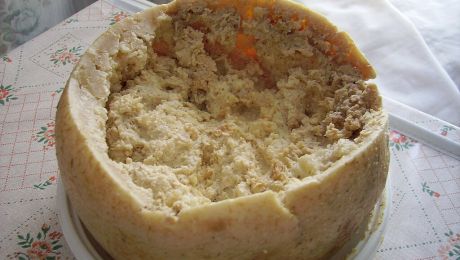 Cele mai ciudate mâncăruri vândute în 2025: brânză cu larve, rechin fermentat sau Onion Latte