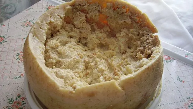 Cele mai ciudate mâncăruri vândute în 2025: brânză cu larve, rechin fermentat sau Onion Latte