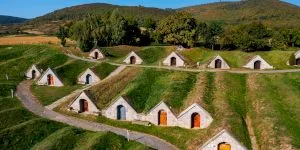 Tokaj a fost desemnată recent printre primele 10 Regiuni Viticole din Europa pentru 2025