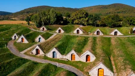 Tokaj a fost desemnată recent printre primele 10 Regiuni Viticole din Europa pentru 2025