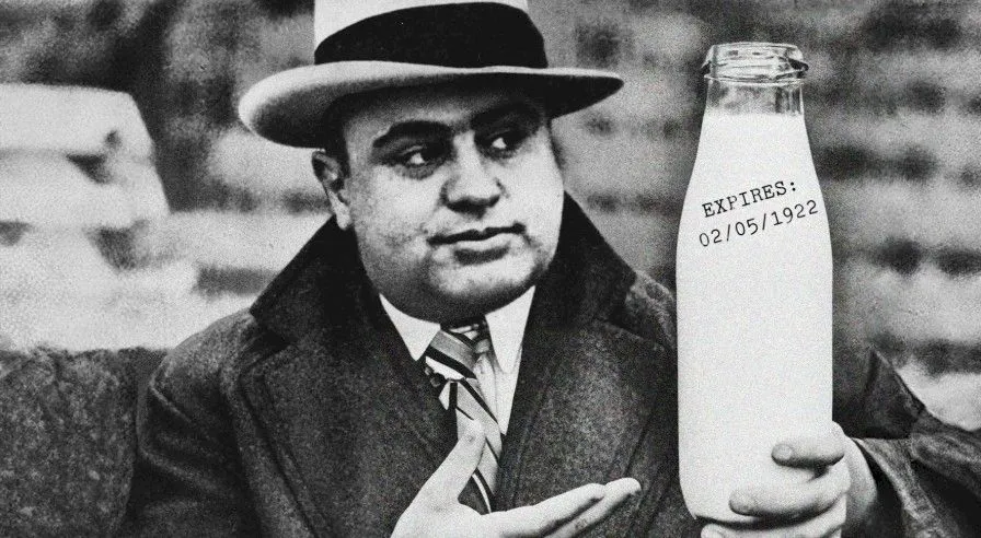 Datorită mafiotului Al Capone avem data de expirare pe sticlele de lapte. Cum a fost posibil?