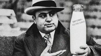 Datorită mafiotului Al Capone avem data de expirare pe sticlele de lapte. Cum a fost posibil?