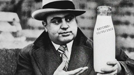 Datorită mafiotului Al Capone avem data de expirare pe sticlele de lapte. Cum a fost posibil?