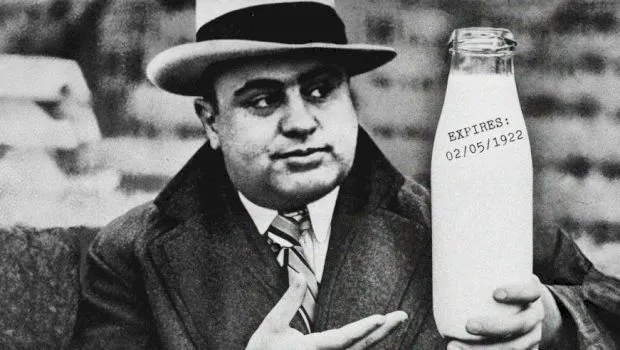 Datorită mafiotului Al Capone avem data de expirare pe sticlele de lapte. Cum a fost posibil?