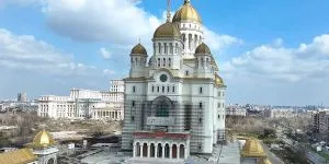 Pe ce loc în lume se află Catedrala Mântuirii Neamului ca mărime? Cine conduce topul?