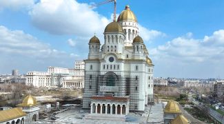 Pe ce loc în lume se află Catedrala Mântuirii Neamului ca mărime? Cine conduce topul?