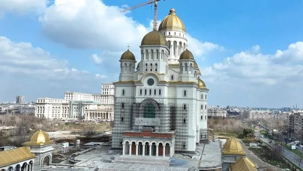 Pe ce loc în lume se află Catedrala Mântuirii Neamului ca mărime? Cine conduce topul?