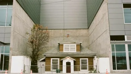 Nu poți cumpăra orice cu bani! Povestea americancei Edith Macefield, femeia care nu s-a vândut nici pentru un milion de dolari