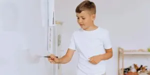 Care este diferența dintre „din” și „dintre”? Când folosim „din” și când folosim „dintre”?