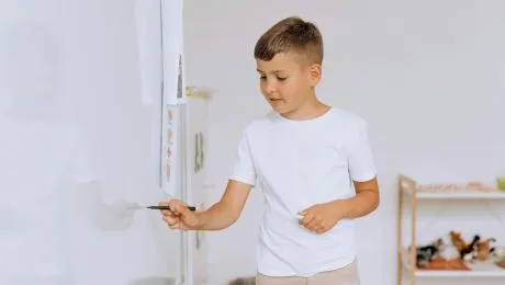 Care este diferența dintre „din” și „dintre”? Când folosim „din” și când folosim „dintre”?