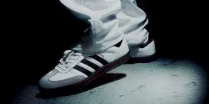 Simplifică-ți stilul cu sneakersii adidas Samba – descoperă cât de versatili pot fi