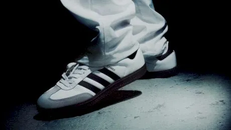 Simplifică-ți stilul cu sneakersii adidas Samba – descoperă cât de versatili pot fi