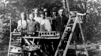 Cum au fost inventate jucăriile LEGO de un tâmplar care a rămas fără clienți. Ce înseamnă „Lego” în limba daneză?