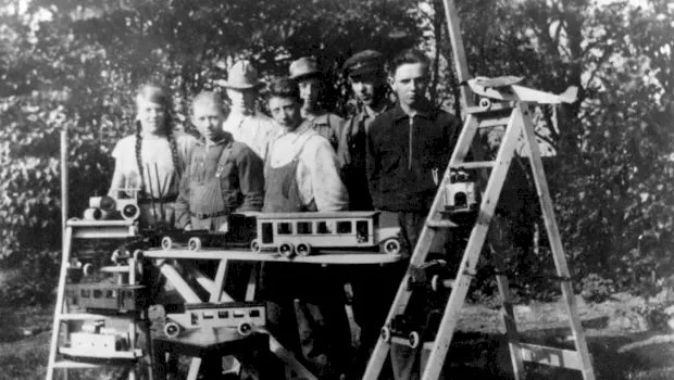 Cum au fost inventate jucăriile LEGO de un tâmplar care a rămas fără clienți. Ce înseamnă „Lego” în limba daneză?