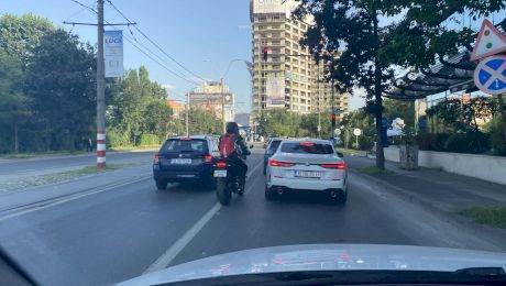 Se poate și în România! Ce a făcut o femeie căreia nu i s-a acordat prioritatea pe trecerea de pietoni? Ce a pățit șoferul?